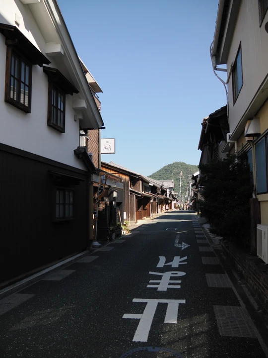 Udatsu-Lined Streetscape