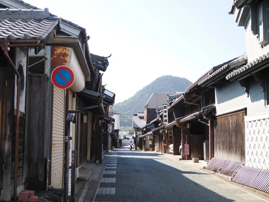 Udatsu-Lined Streetscape