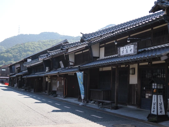 Udatsu-Lined Streetscape