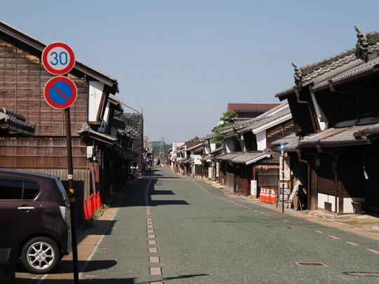 Udatsu-Lined Streetscape