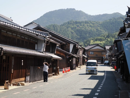 Udatsu-Lined Streetscape